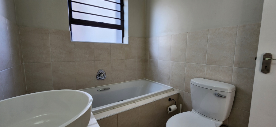 To Let 2 Bedroom Property for Rent in Vredekloof East Western Cape